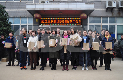 万博官网网页版首页
运动会领奖仪式.jpg