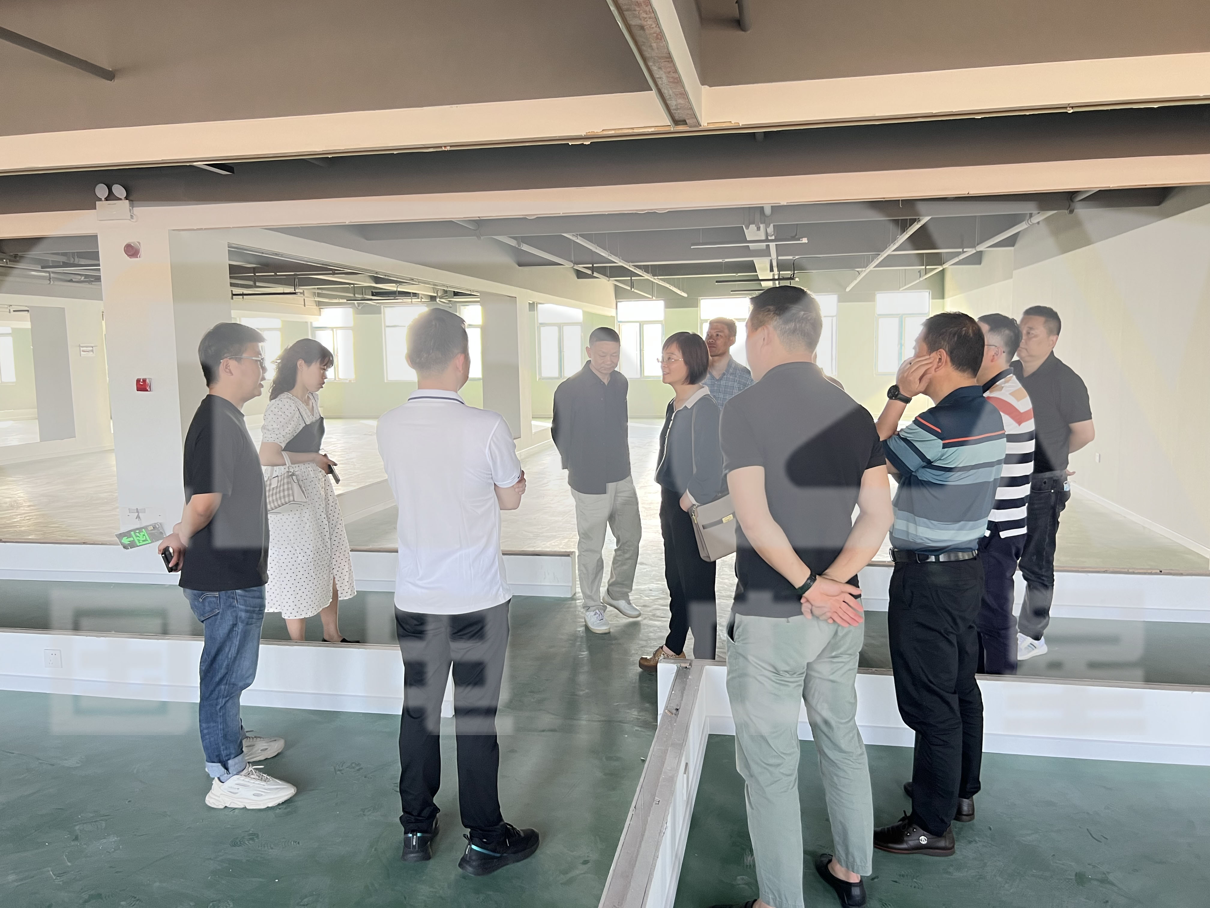 参过即将入驻的新办公大楼内景.jpg